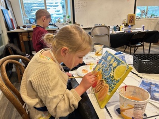 Atelier art class in session